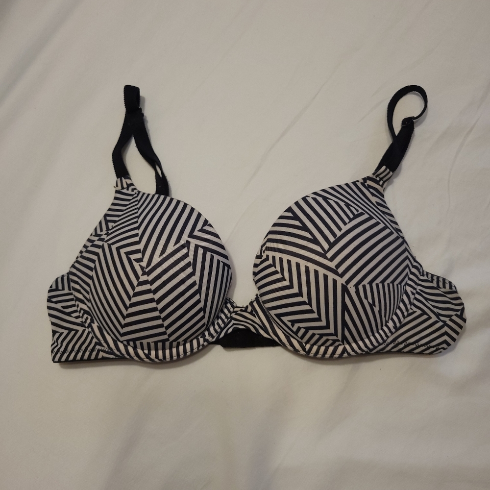 Victorias Secret Pink Push Up Bra 34B